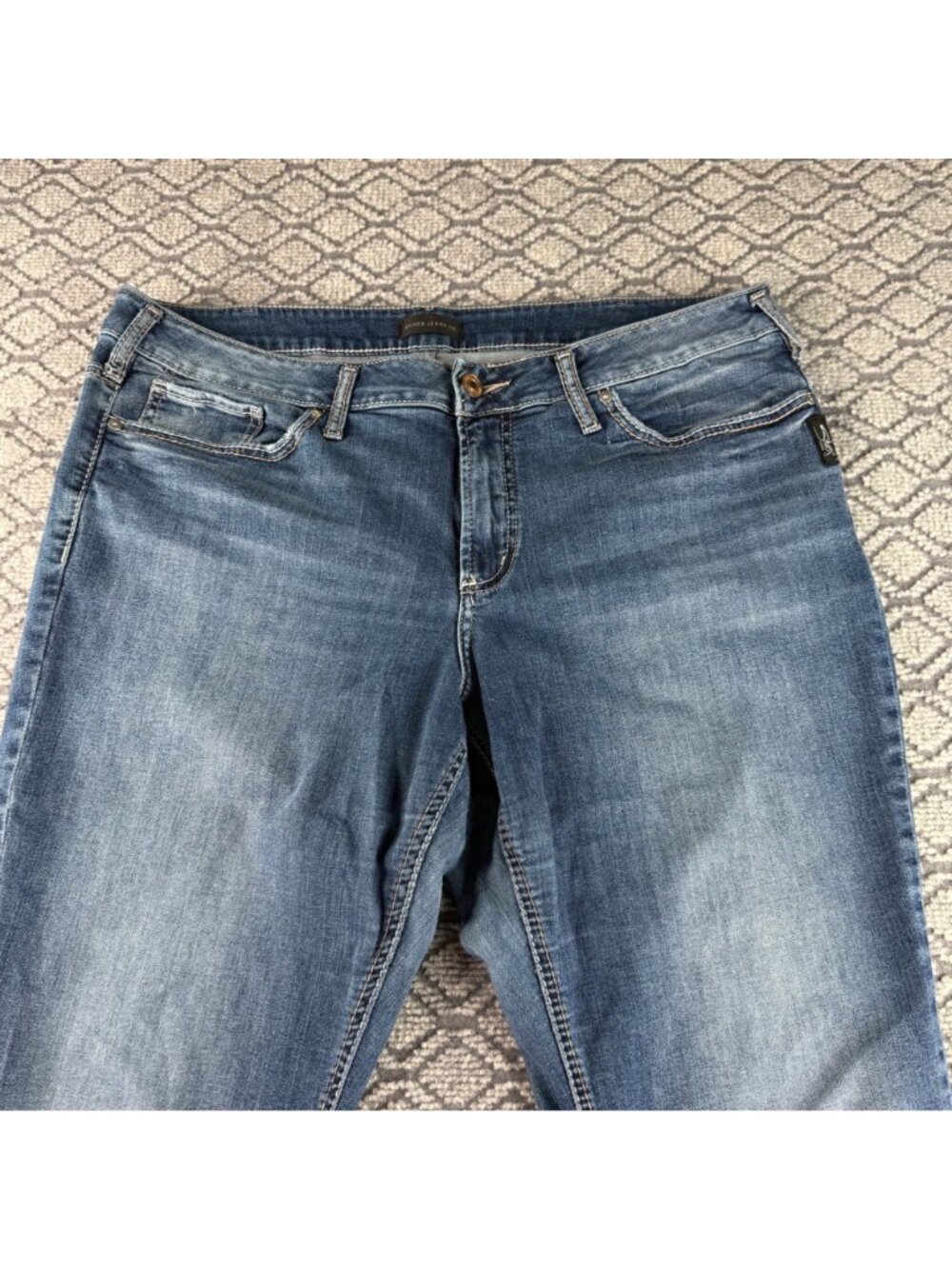 Silver Jeans Suki Bootcut Medium Wash Embroidered Pockets Size 18 L31 - Picture 4 of 15
